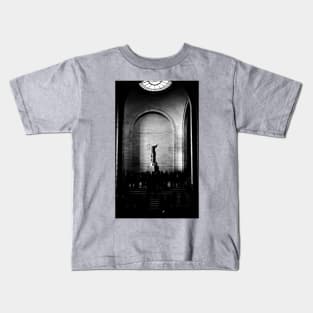 Winged Victory Statue in the Louvre Kids T-Shirt